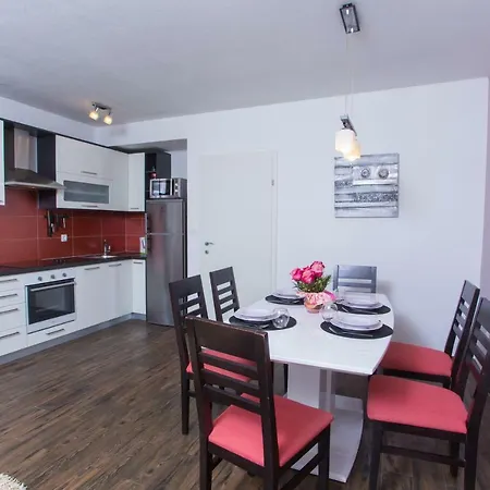 Skytub Apartment