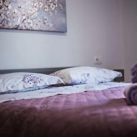 Skytub Lägenhet Makarska